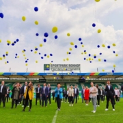 Solidarität mit der Ukraine – Hofmann Personal lässt Luftballons steigen