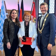 Ingrid Hofmann wurde die Bürgermedaille der Stadt Nürnberg verliehen – Hofmann Personal