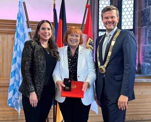 Ingrid Hofmann wurde die Bürgermedaille der Stadt Nürnberg verliehen – Hofmann Personal